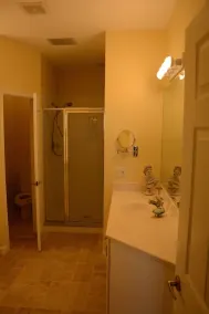Beau condo spacieux récemment rénové au deuxième étage - Image 3