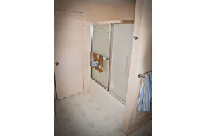 Knotty Pine - Image 3