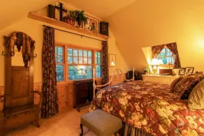 Wunderschönes Bilderbuch-Haus am Bach 3 Schlafzimmer / 2 Bäder - Prächtig! - Image 3