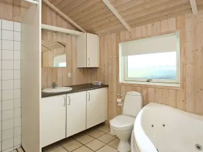 Quaint Holiday Home in LÃ¸kken near Beach - Image 3