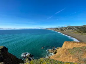 SR5 Beachfront House near SF w/ Parking - Image 5