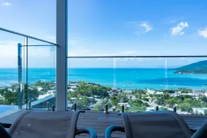 Relax in style as you overlook the Coral Sea and Whitsunday Islands beyond - Image 2