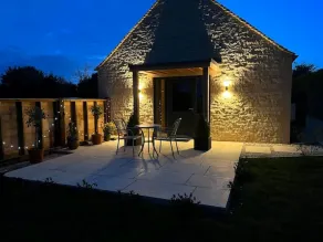 Award Winning Luxury Lodge at Ewen Barn - Image 5