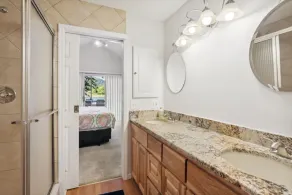 Lake front home - Image 3