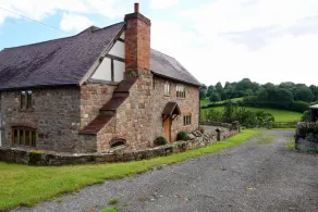 Self-catering farmhouse set in 68 acres of private land - dog and child friendly - Image 2