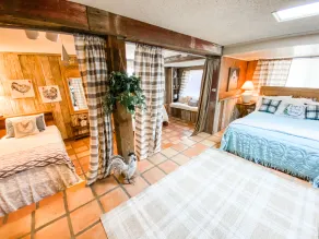 Gorgeous Farmhouse looking at Pedernales River - Image 5