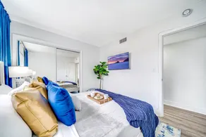 Relaxing Ground Floor Canal View – Palm Wave Stays - Image 5