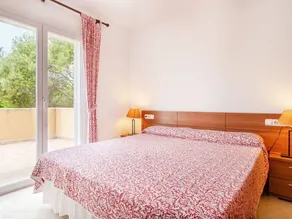 Skøn privat feriebolig for 12 personer med privat pool, WIFI, klimaanlæg, TV og terrasse - Image 4