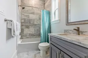 Spacious 5BR Urban Retreat w Balcony & Pool - Image 3