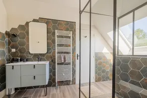 Elégante villa rénovée et confortable, avec piscine, spa et vue sur la campagne - Image 3