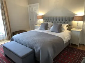 GEORGIAN 3 BEDROOM FLAT WITH LARGE SUPER KING BEDS, GREAT LOCATION BATH - Image 5