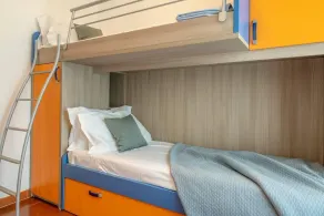 Beautiful 4-bed Apartment in Limonta - Image 4