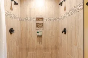 Poplar Treehouse - Rustic Luxury - Image 4