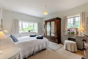 Charming detached cottage in peaceful, rural setting with woodland & ponds - Image 4