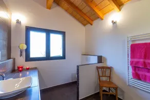 Heated pool, jacuzzi, vineyard views. Walk to restaurant, market, wine tasting. - Image 3