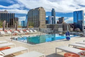 DOWNTOWN Austin with ROOFTOP Pool and BBQ Area, Fire Pit & a Fitness Center - Image 3