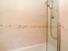 GLENFINGLAS DAM COTTAGE, pet friendly, with open fire in Callander - Image 3