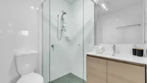 Lovely 2 bedroom ground floor apartment in Noosa Heads with generous private courtyard. - Image 3