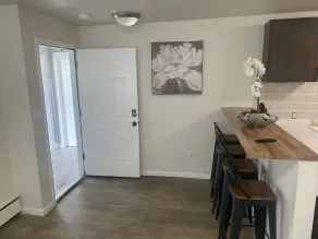 Beauty one-bedroom apartment mins for downtown. In mid-town - Image 5
