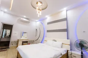 STUNNING 3 BR WITH UNIQUE ROOMS - Image 2