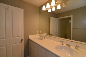 Irvine Resort Style 2 bedrooms/2 bathrooms furnished, 1 floor, attached garage - Image 2