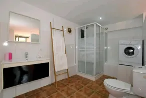Spacious Holiday Home Bahamas 1 with Wi-Fi, Pool, Balcony, Terraces & Garden; Parking available - Image 5