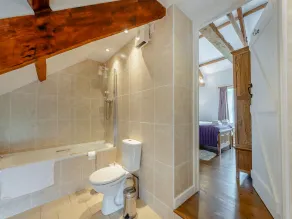 4 bedroom accommodation in Bethlehem - Image 5