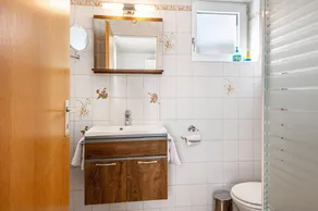 Holiday Apartment 'Gartenblick' with Mountain View, Shared Pool and Wi-Fi - Image 4