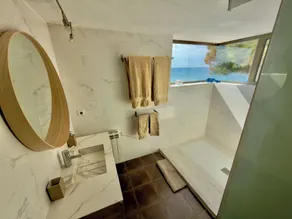 villa på den rolige lysende hav og naturlige omgivelser - Image 3