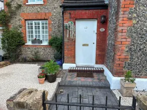Bushey Guest House - Image 4