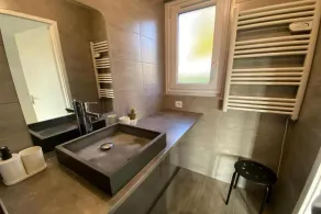 Maison avec une vue sur toute la ville - Image 2