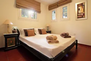 Oasis pool house in Lagonisi - Image 4