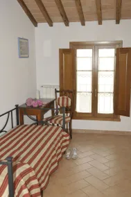 Rustik lejlighed i stuehus med pool nær Certaldo, San Gimignano - Image 4