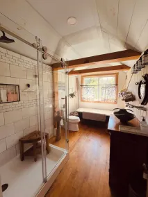Cozy and charming coastal retreat - Image 3