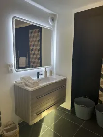 Chaleureux Appartement Rénové, Idéal Avec des Enfants - Image 4