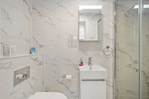 Bright and stylish 1 bedroom flat, great location! - Image 2