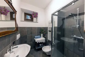 4-Person Courtyard Apartment - Image 2