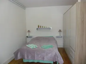 Furnished Apartment Bulgarana – 2 Guests with Private Garden and Wi-Fi - Image 5