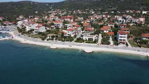 Application en bord de mer avec jacuzzi et grande terrasse - Image 4