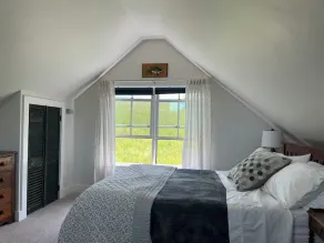 Beautiful Light Filled Guesthouse in country - Image 4