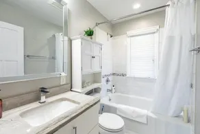 Bright, Beautiful & Cozy 4BR/2BA Plymouth Getaway! - Image 3