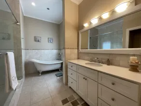 Luxury Ocean View Villa, Stunning Views, 5 minutes to Beaches - Image 4