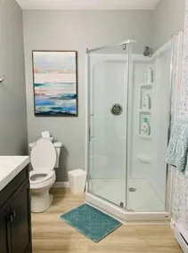 HOT TUB & New Stylish Saratoga County Efficiency - Image 4
