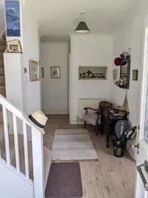 Cosy Cottage by the Sea (1x BIG Master Double Bedroom) - Image 2