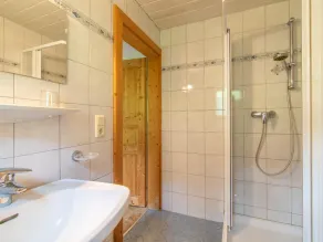 Detached chalet on farm - Image 3