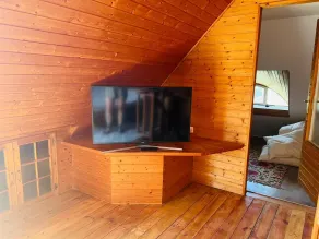 Thatched-roof holiday home with water view, garden and fireplace  - Image 3