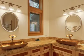 *NEW LISTING* Beautiful Lake Front Home w/ Hot Tub. Close to Downtown Florence and Dunes - Image 2