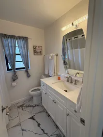 2/2 Private furnished remodeled canalfront - Image 5