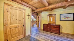 Luxury Log 7bed/6.5bath Cabin: Theater, Game Room, 7 Acres! - Image 2