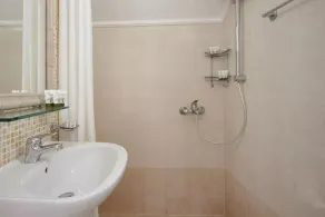 5 Bedroom Villa with Private Pool – Premium Rate - Image 2